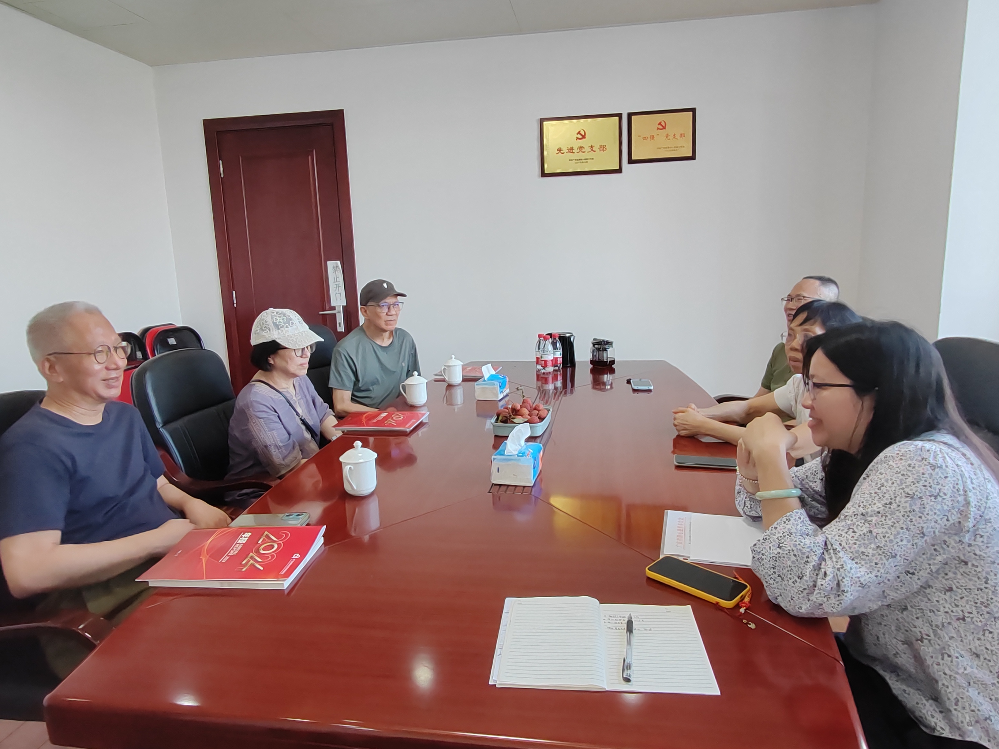 爱心人士到访我会